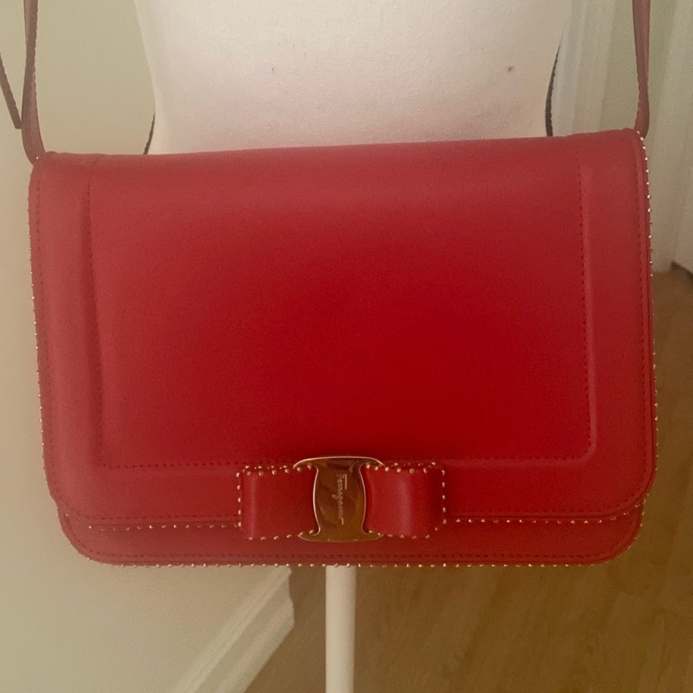 FERRAGAMO Women’s stunning adorable brand new leather red handbag.